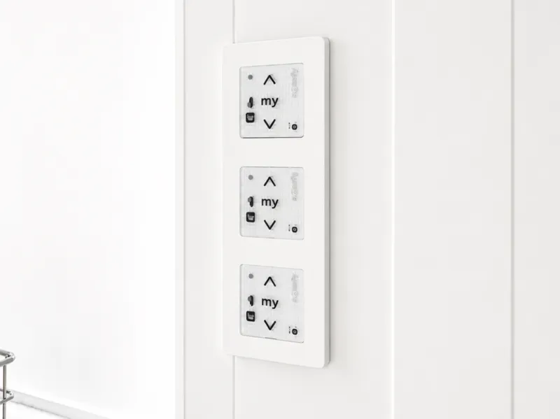 Somfy Smoove IO Triple Wall Frame
