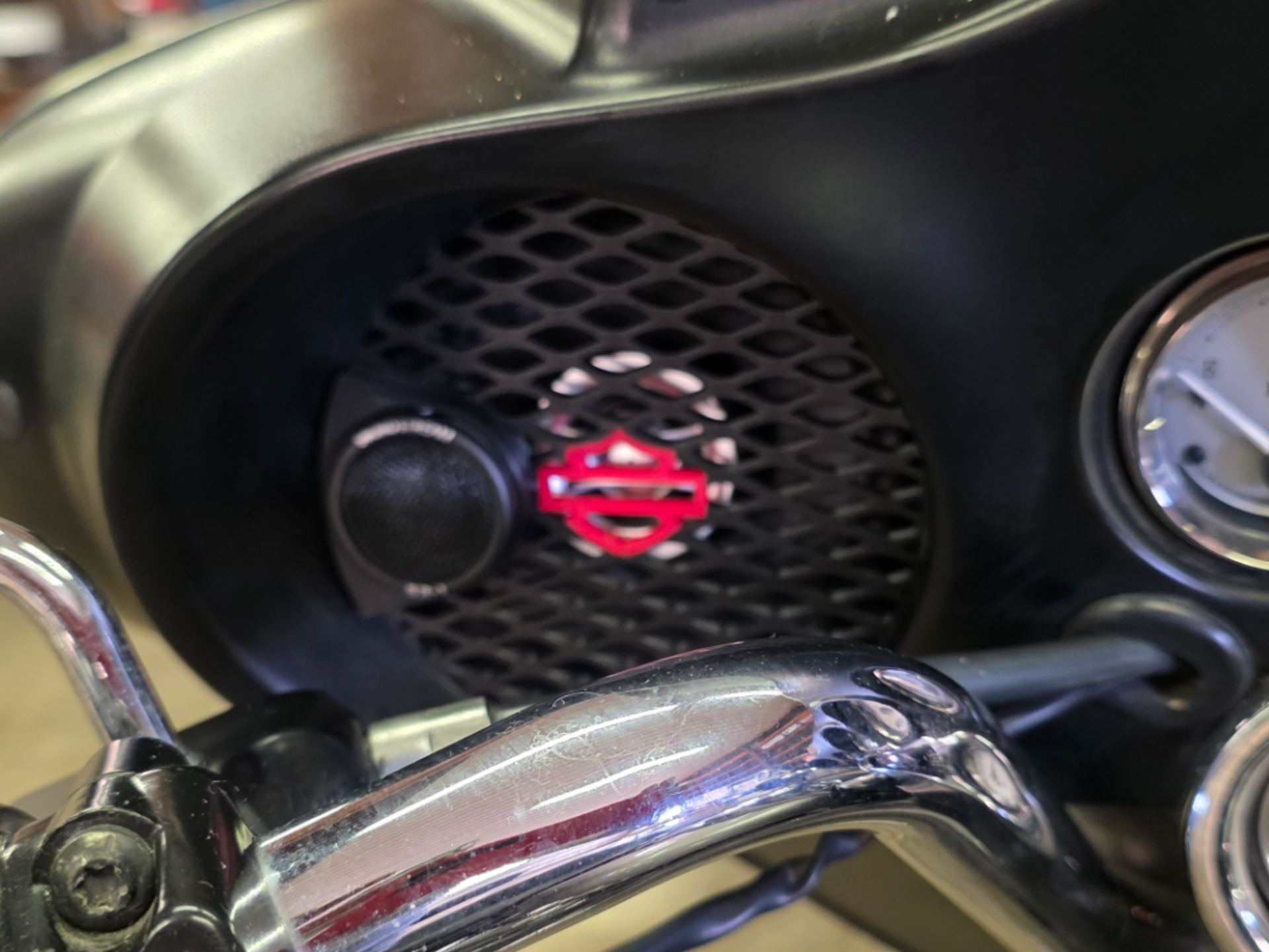 5.25 Speaker grill with tweeter mount Harley