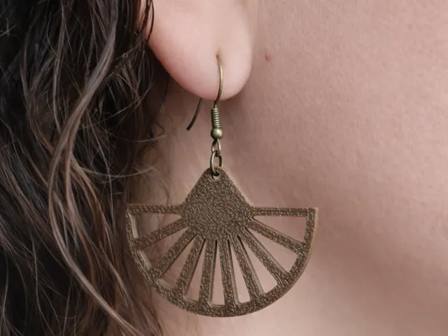 PENDIENTE ABANICO - Fan-shaped earring