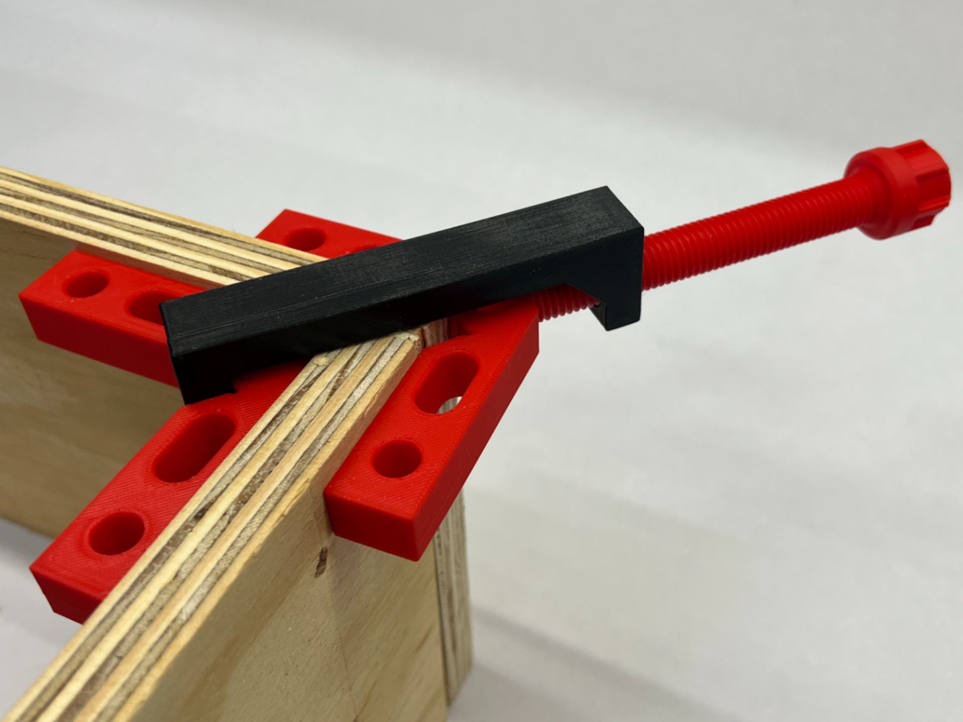 90° Corner Clamp Jig – No Hardware Needed