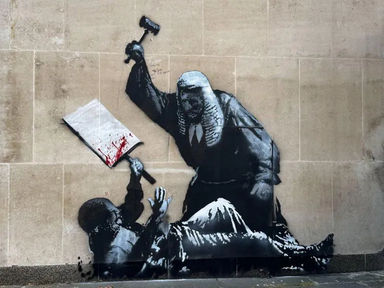 Banksy Judge/Protester Keyring/fridge magnet