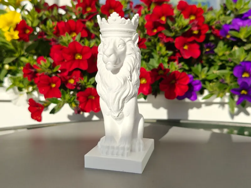 Majestic Lion King Statue Figurine