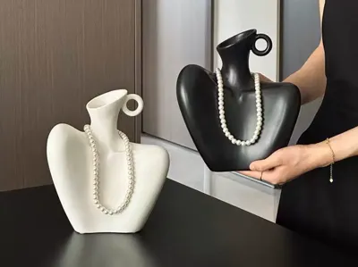 Shoulder & Collarbone Vase