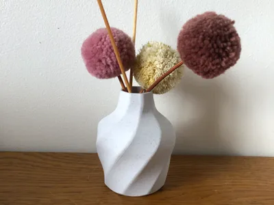 Simple Octagonal Twist Vase for Diffuser Sticks