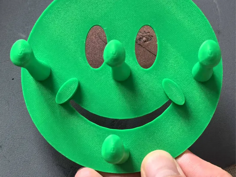 笑脸挂钩(smiling hook)