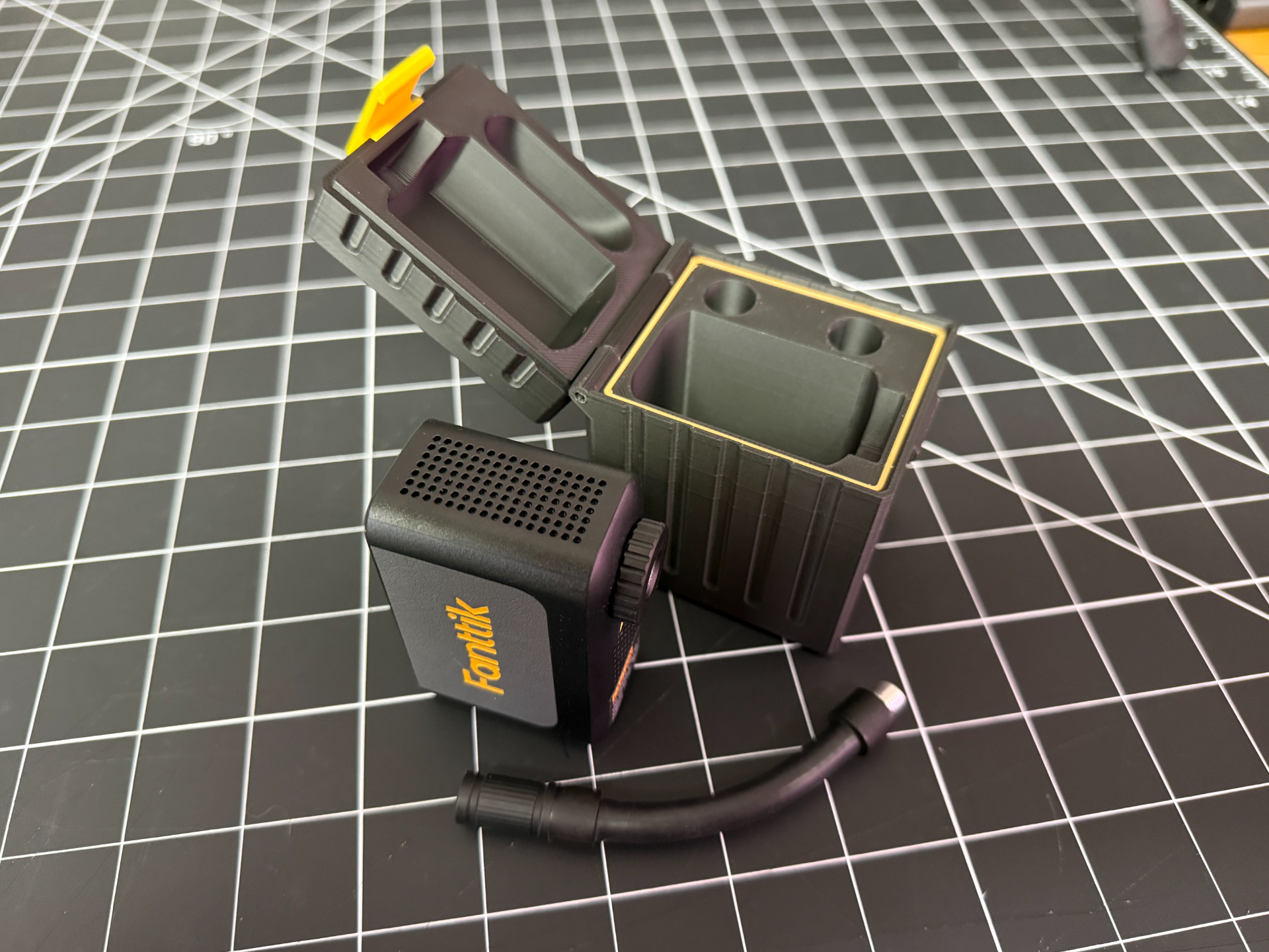 Fanttik X10 Ace Mini Bike Pump protective box 