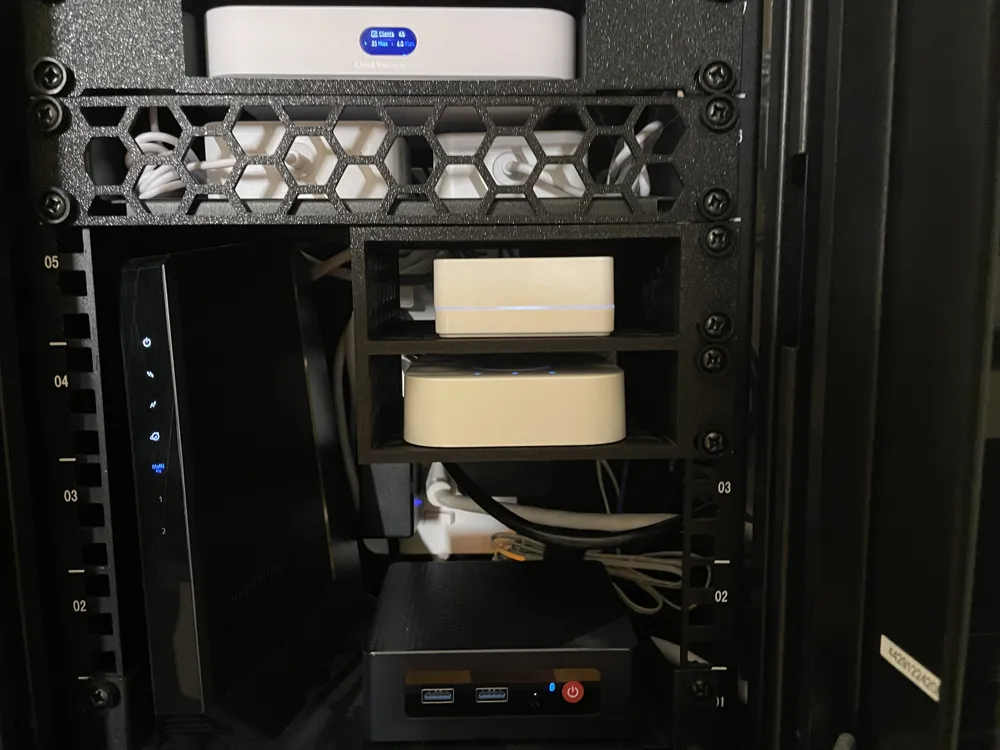 Doppeltes halbes Regal für 10-Zoll-Server-Rack – Kostenloses 3D ...