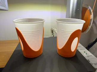 Minimal Plastic Cup Holder modern