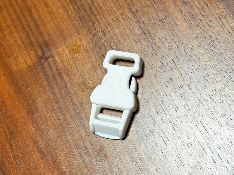 スナップバックル