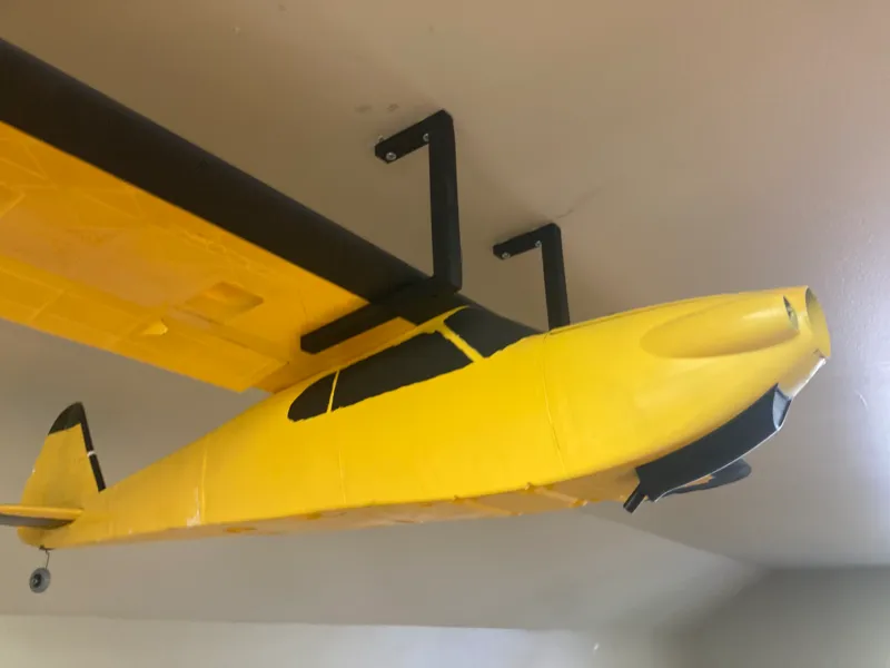 rc plane hanger