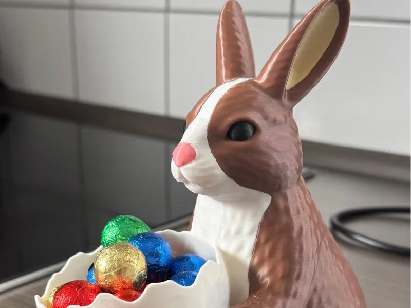 Osterhase mit Ei