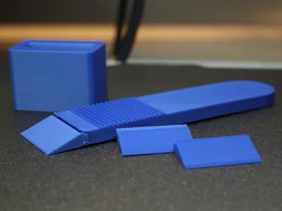 Scraper with Swappable Blade