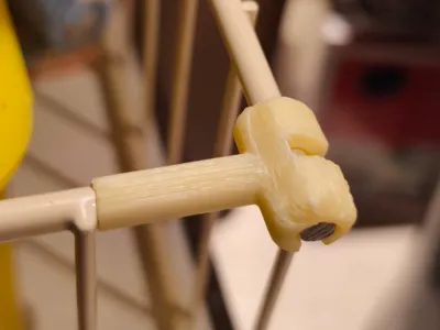 replacement clip for integrated basket in furniture