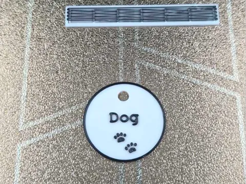 Modelo para impresión 3D: Dog name tag with name of your dog on it — referencia de MakerWorld