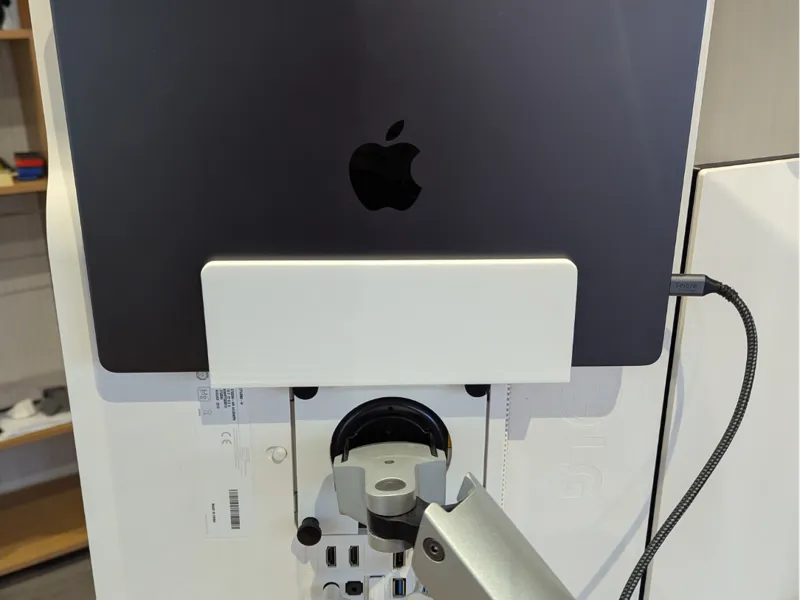 Vesa MacBook pro holder