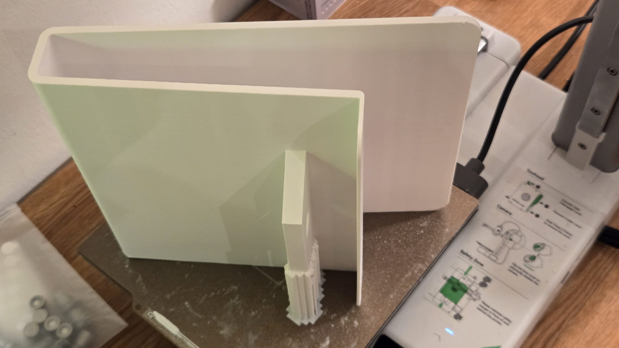 Miniatura 2 do modelo 3D 书桌侧边简易收纳支架