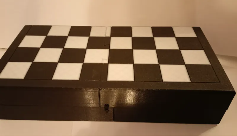 ChessBoard - Closable with space for figures