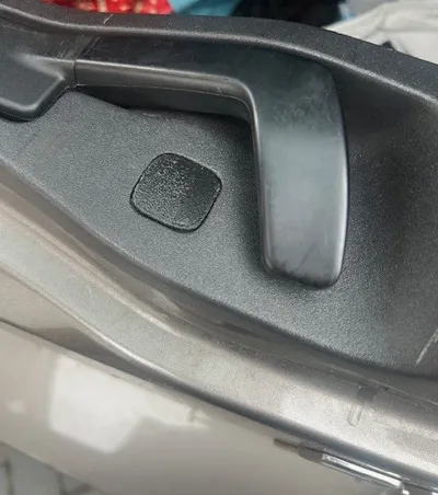 Volvo XC90 Mk 1 tailgate bolt cover 