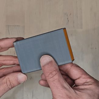 Small "magic" box with magnetic opening/closing