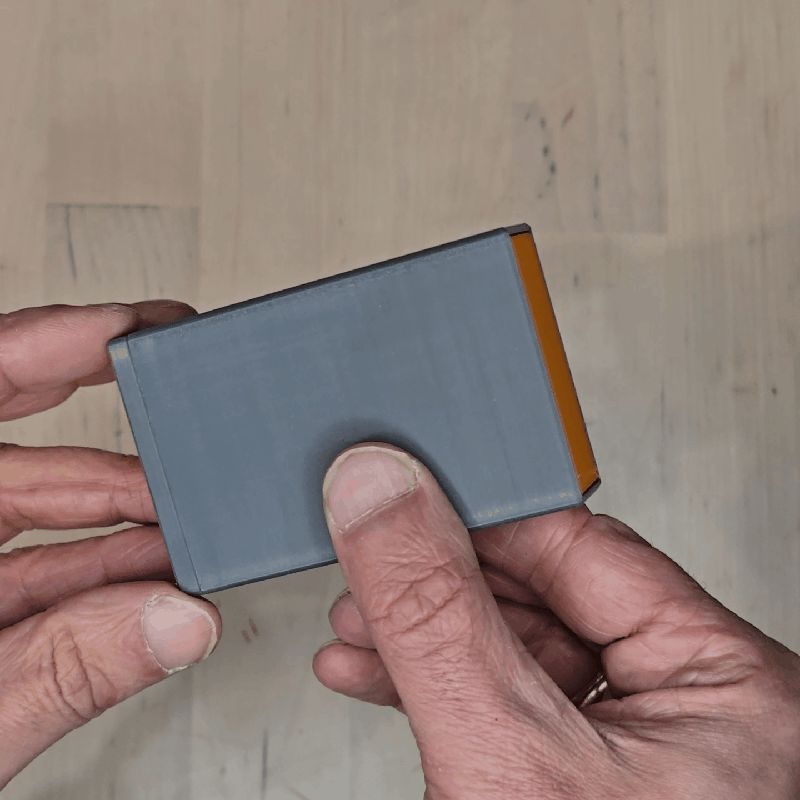 Small "magic" box with magnetic opening/closing