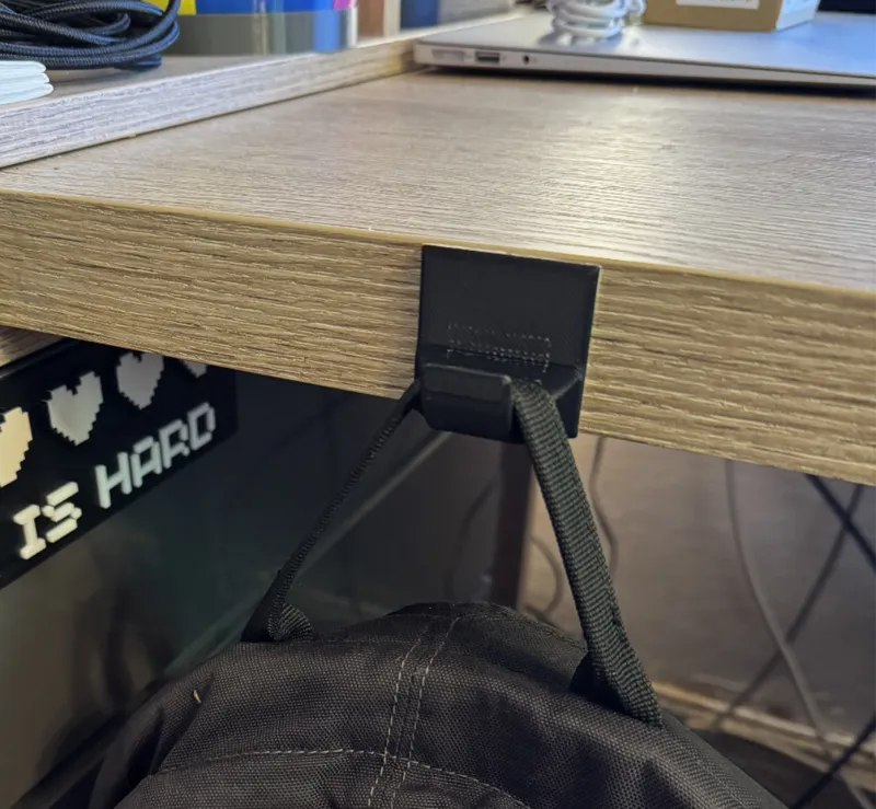Backpack hook for 38mm Table