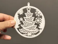 Boule de Noël avec sapin et étoiles — photo 2