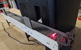 coveyor belt with sensor