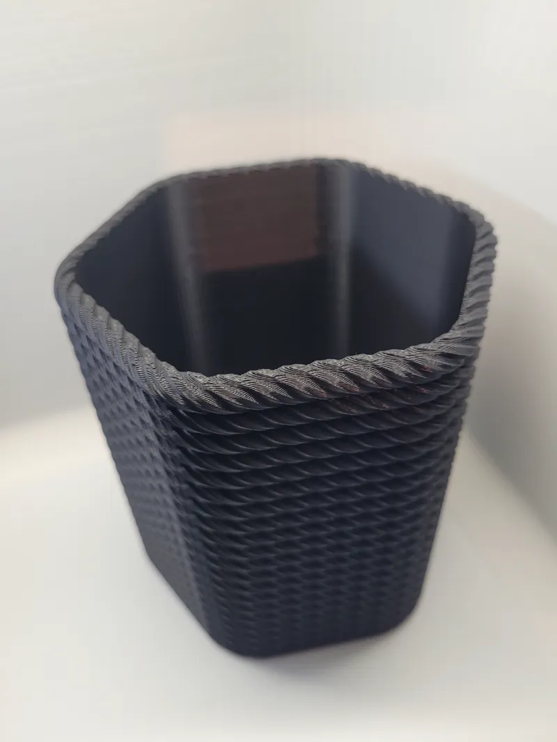 Hexagonal Basket with twisted Surface-Middle Sized