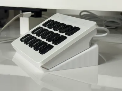 Invisible Stream Deck MK2 Stand