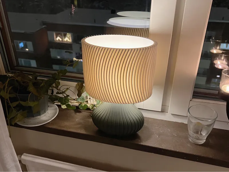 Elliptical table lamp for narrow windowsills