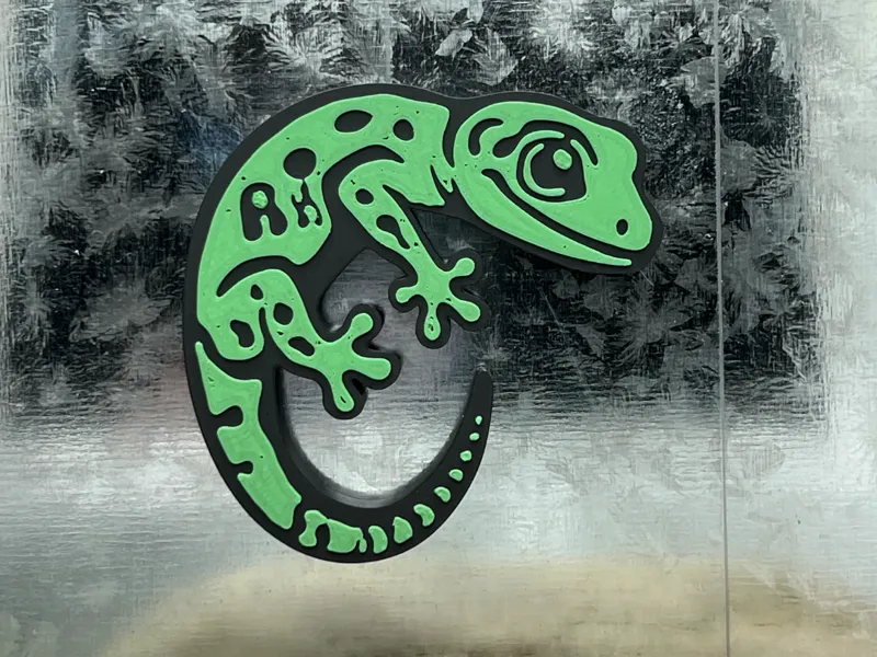 Cute Gecko Print! Optional embedded magnets.