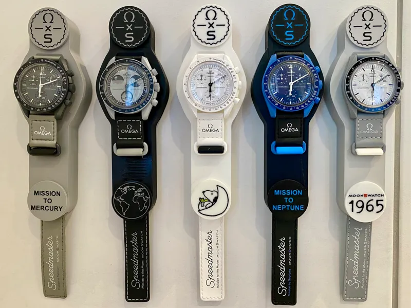 Swatch x Omega Mission to the Moon Wandhalter