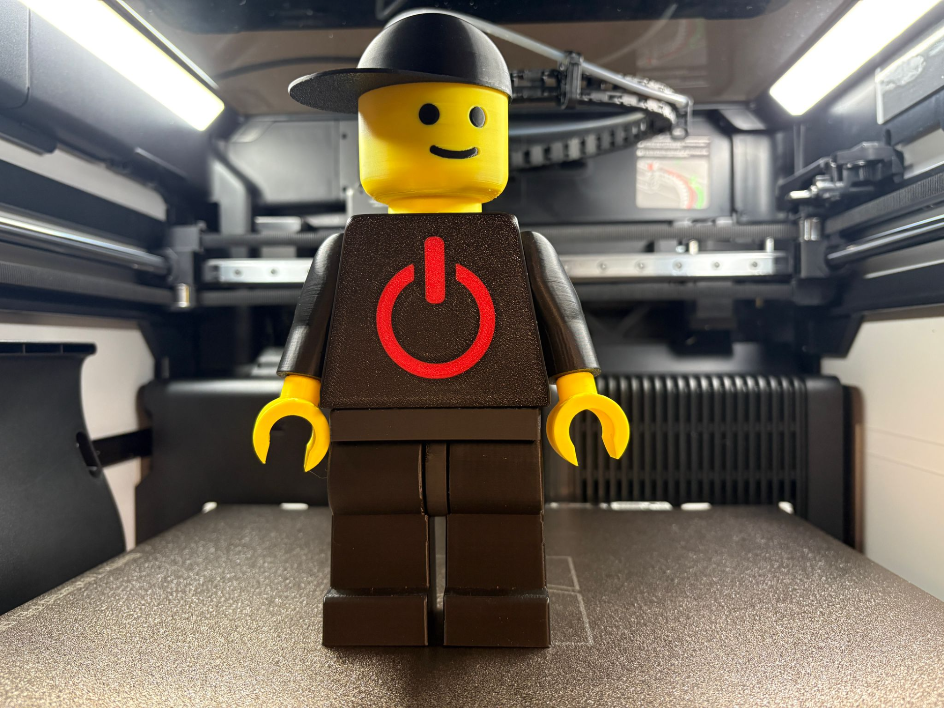 Brickman Power button 20cm Figur 500%