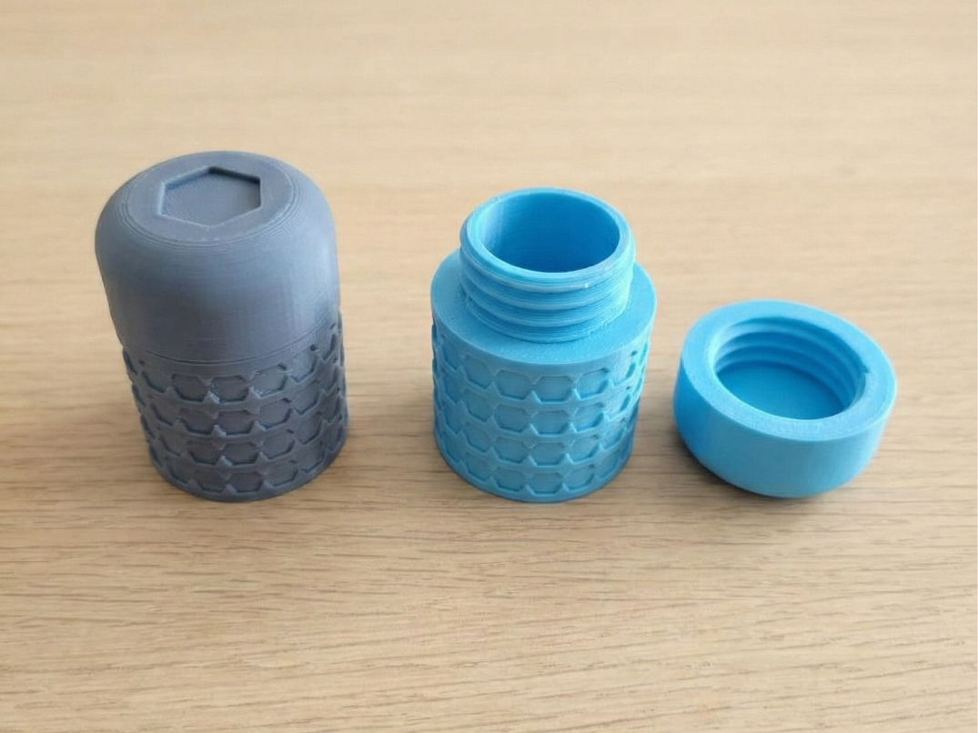 Hexagonal Pattern Threaded Jar