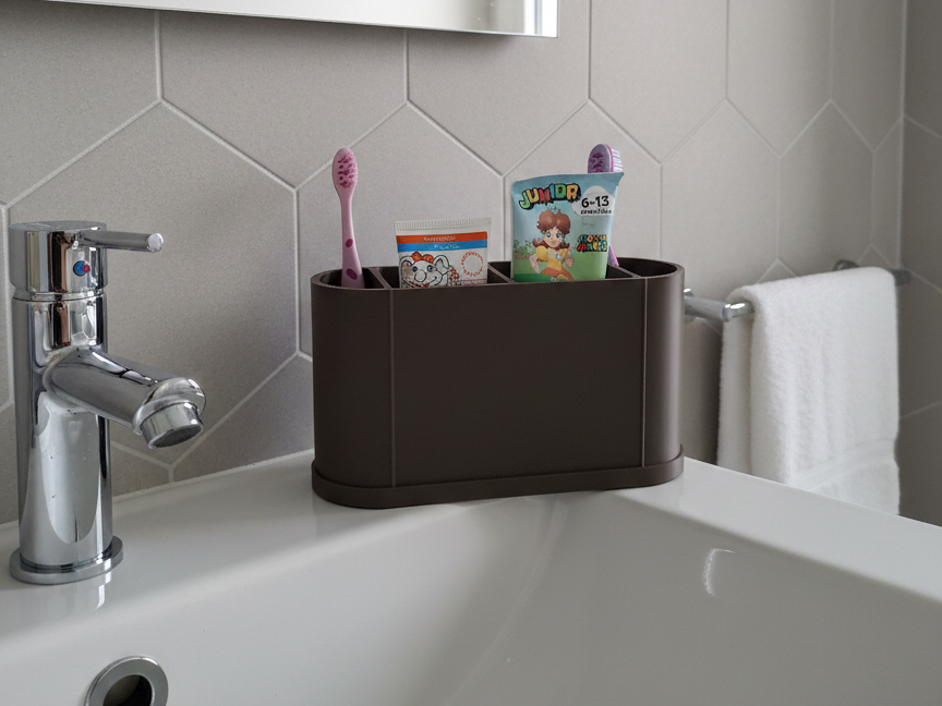 Easy-Clean Family Toothbrush Holder
