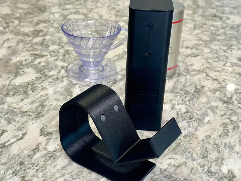 Femobook A2 Grinder – Sculptural Ribbon Stand
