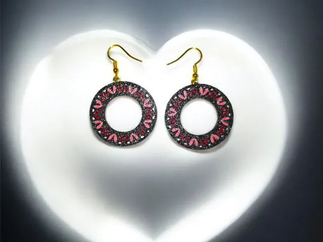 Heart-shaped circle earrings