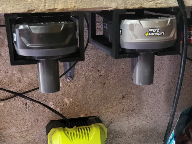 Porte Batterie Ryobi One sous étagère