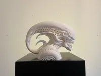 Xénomorphe, sculpture hexagonale — photo 1