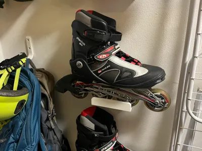 Roller skates wall holder