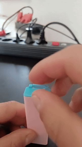 Small and thin gum dispenser box