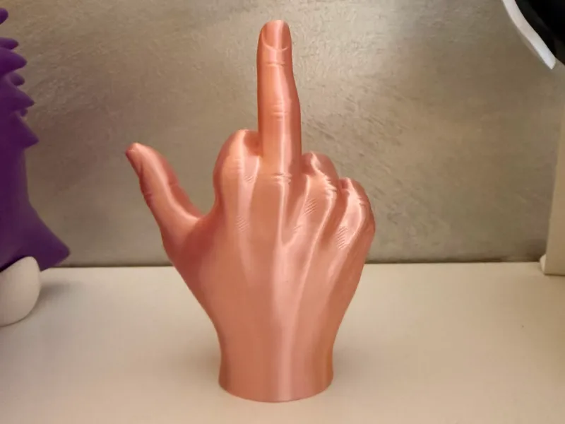 mano dito medio alzato
