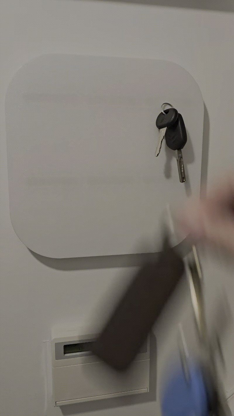 Effortless Organization: Magnetic Key Holder