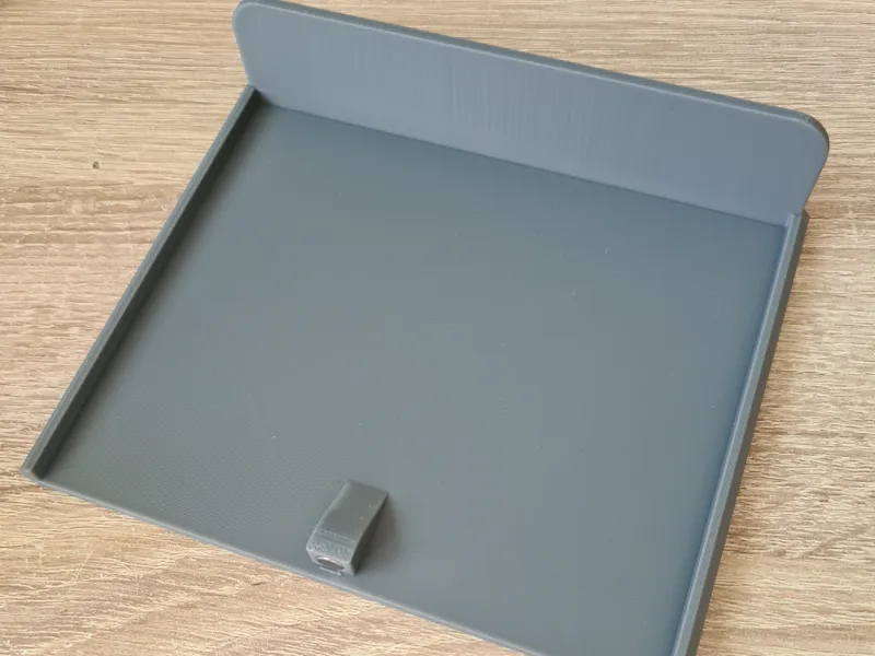 Kids Workspace tools closing lid