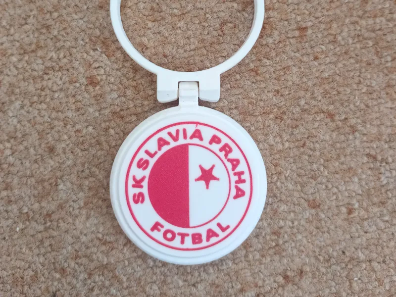 removable Slavia Praha emblem to lid metal can