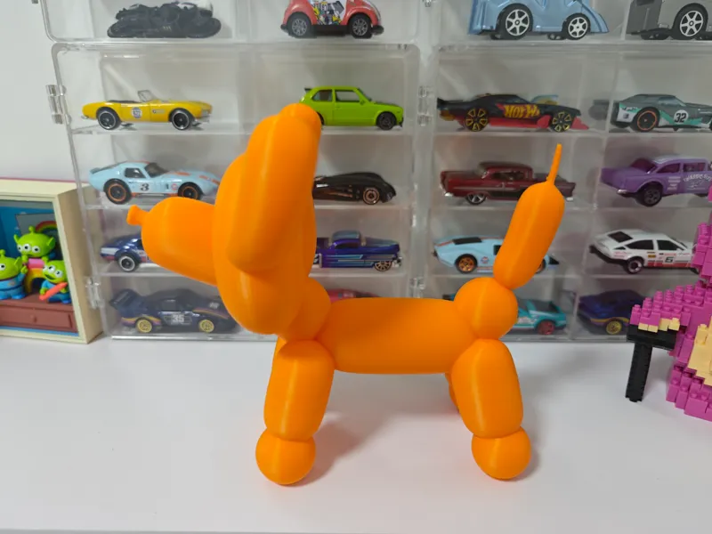 Cute noblewoman balloon dog