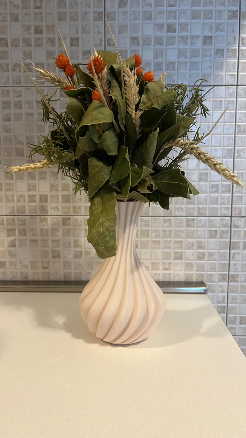 wavy vase