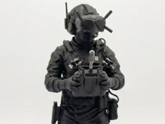 Modern Soldier driving Combact Drones (scale 1x35)