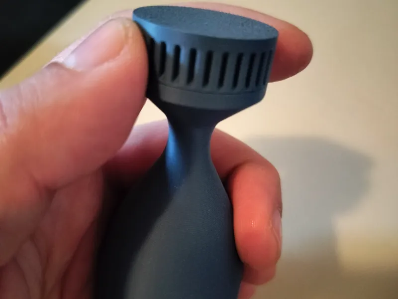 Magnetic miniature handle