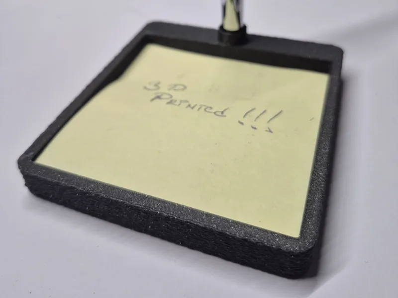 Minimalistic post it holder